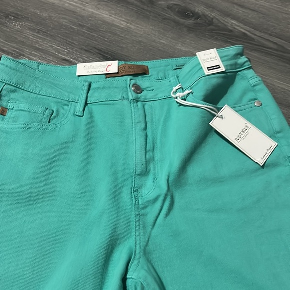 Judy Blue jeans - Picture 3 of 6